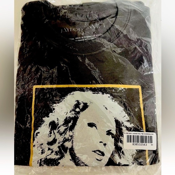 Authentic TAYlOR SWIFT 3 Photo FEARLESS TV Charcoal T-Shirt Size: Small NEW - Picture 2 of 5